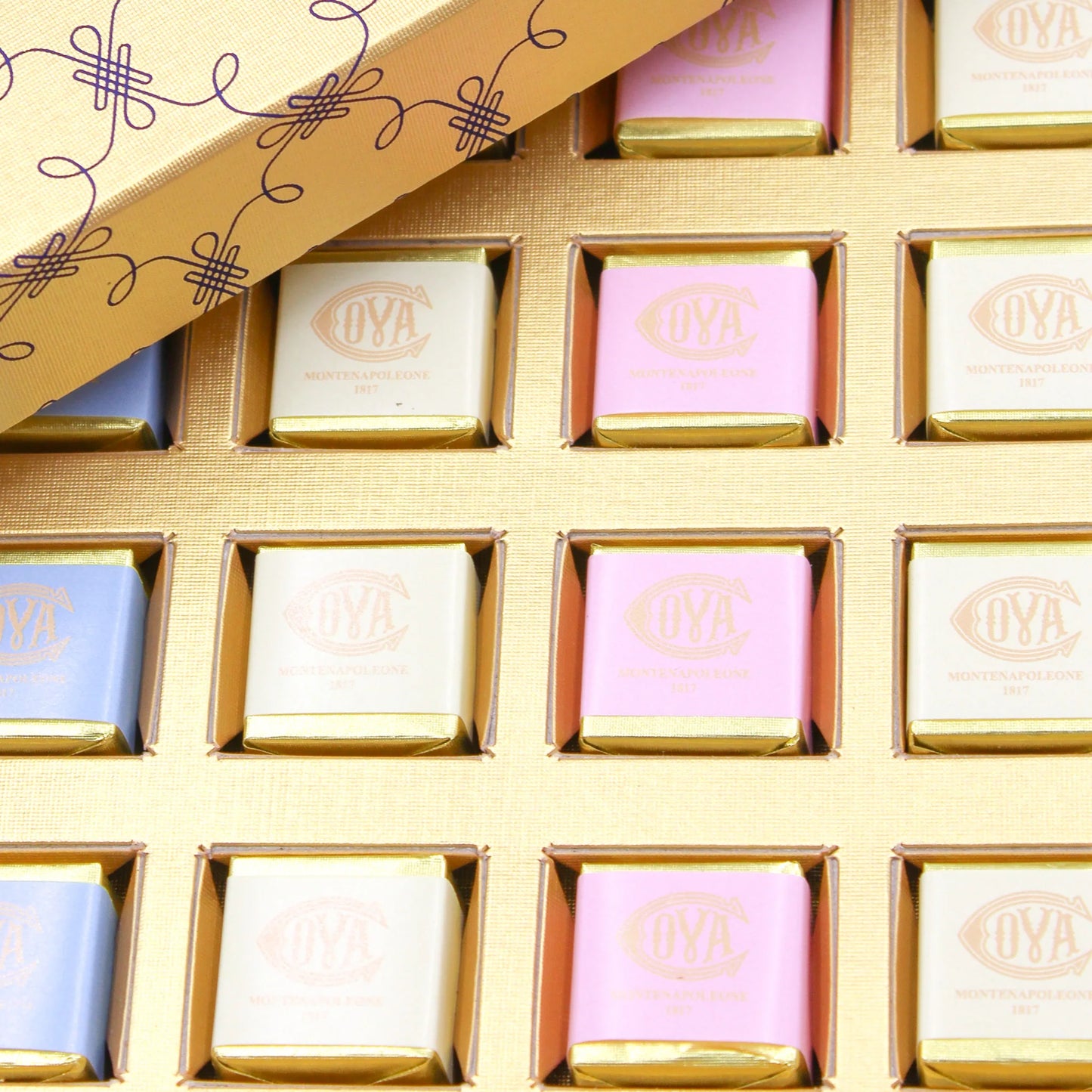 Cutie Aurie cu Bucățele de Ciocolată