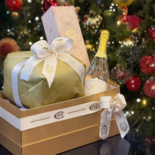 Panettone și sticlă în ambalaj cadou
