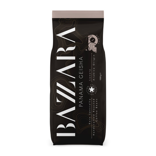 Pungă de cafea Bazzara Panama Geisha, 1000g, ediția Rarity, ambalaj negru cu detalii aurii, fotografiată pe fundal alb
