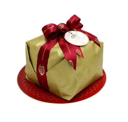 Panettone și farfurie cova